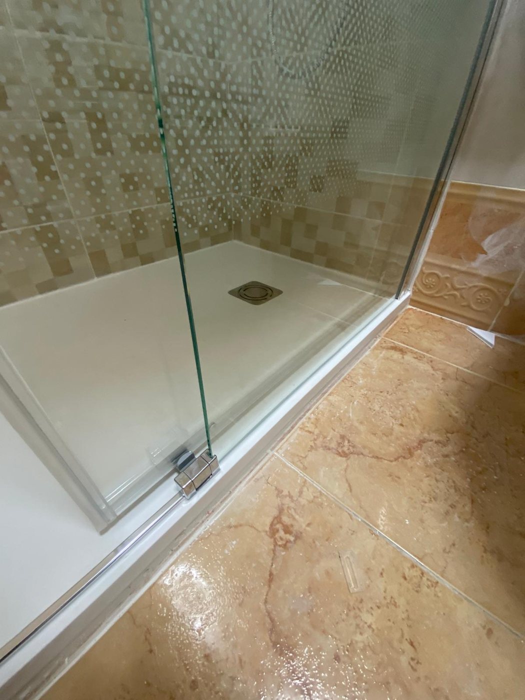 Reforma de baño por AARSTEK