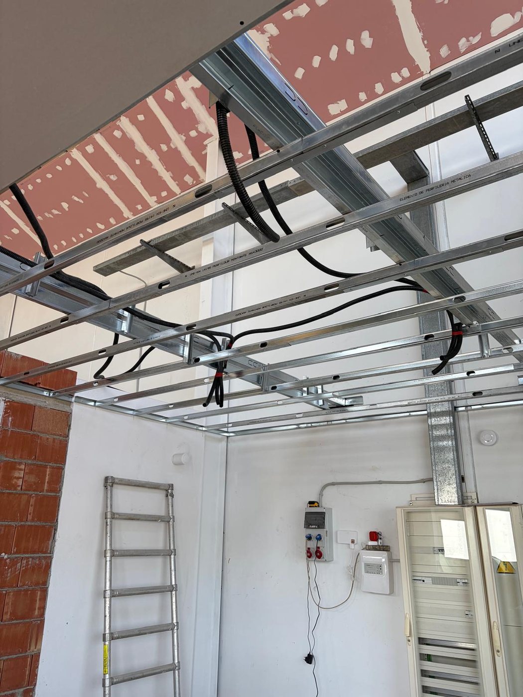 Reforma de local y obra por AARSTEK