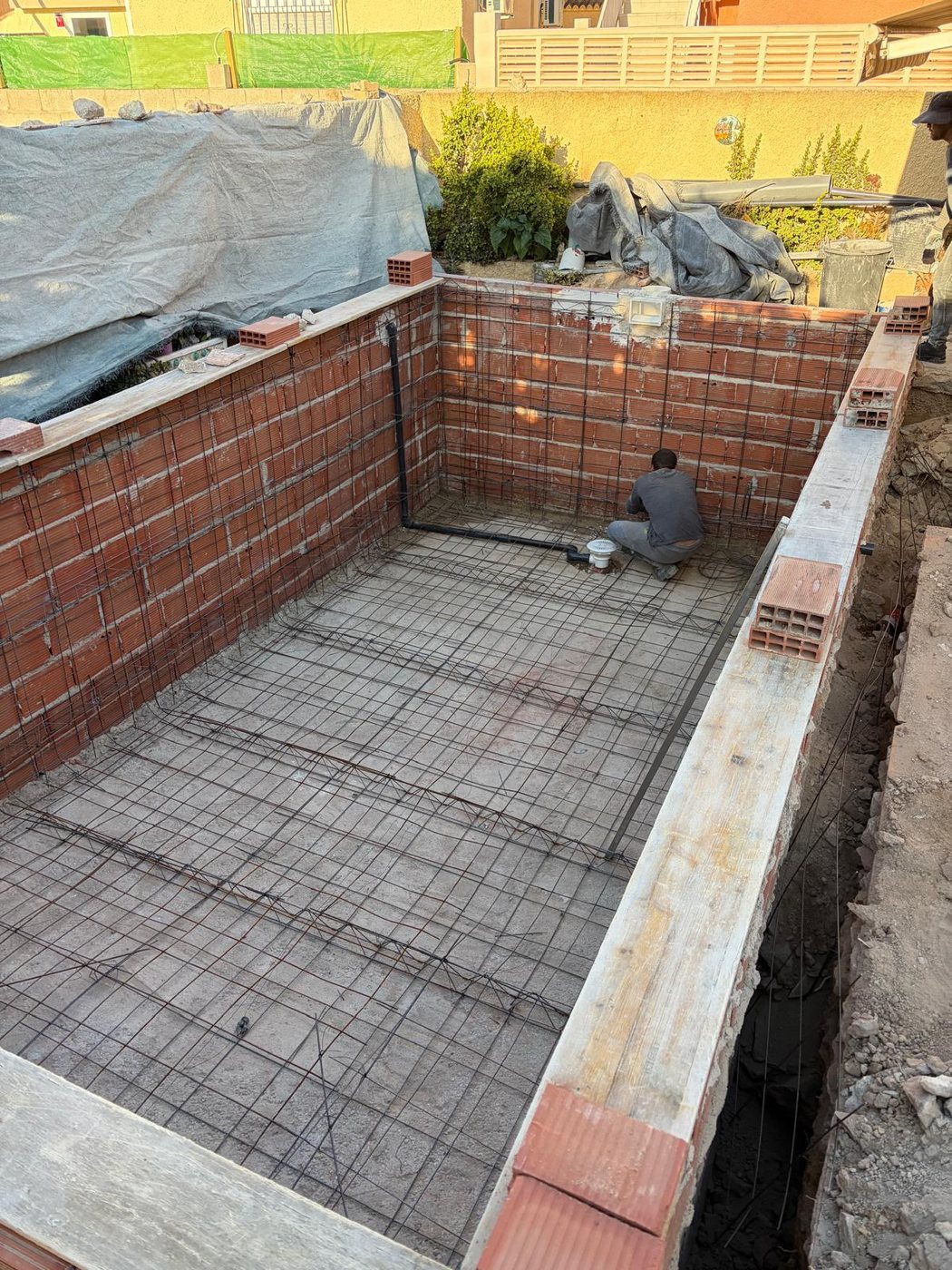 Construcción de piscina por AARSTEK