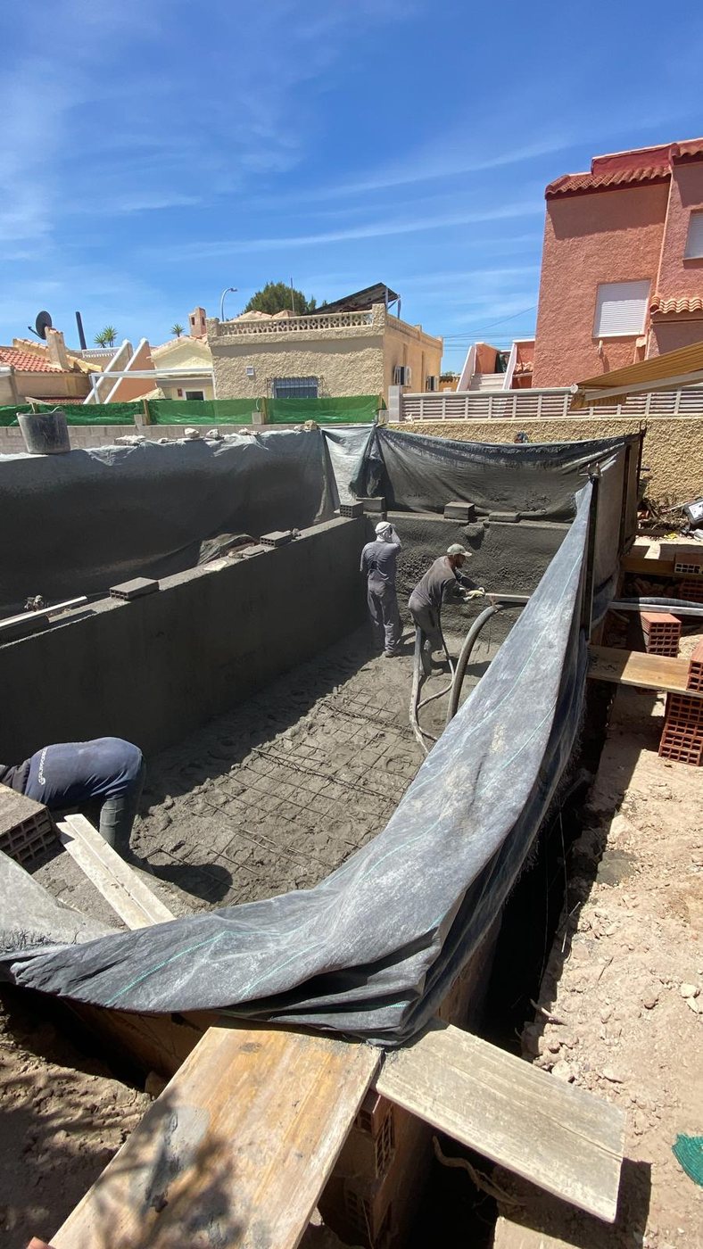 Construcción de piscina por AARSTEK