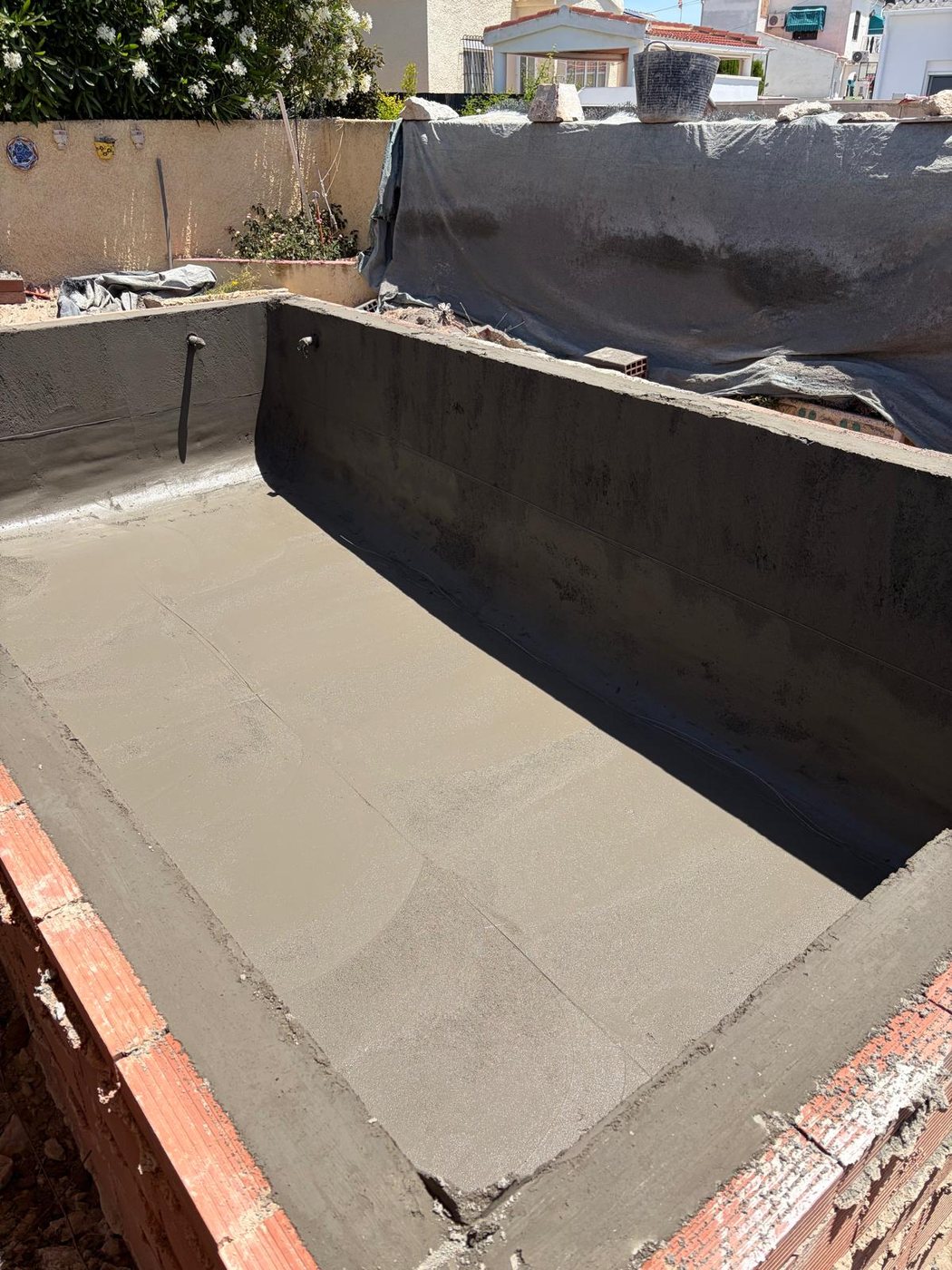Construcción de piscina por AARSTEK